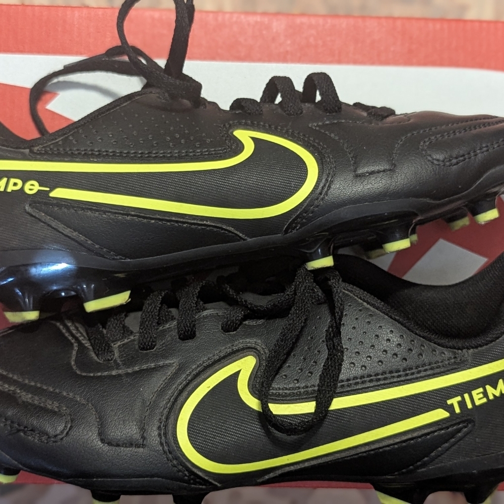 Nike Cleats - Picture 6 of 6